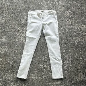 White skinny jeans